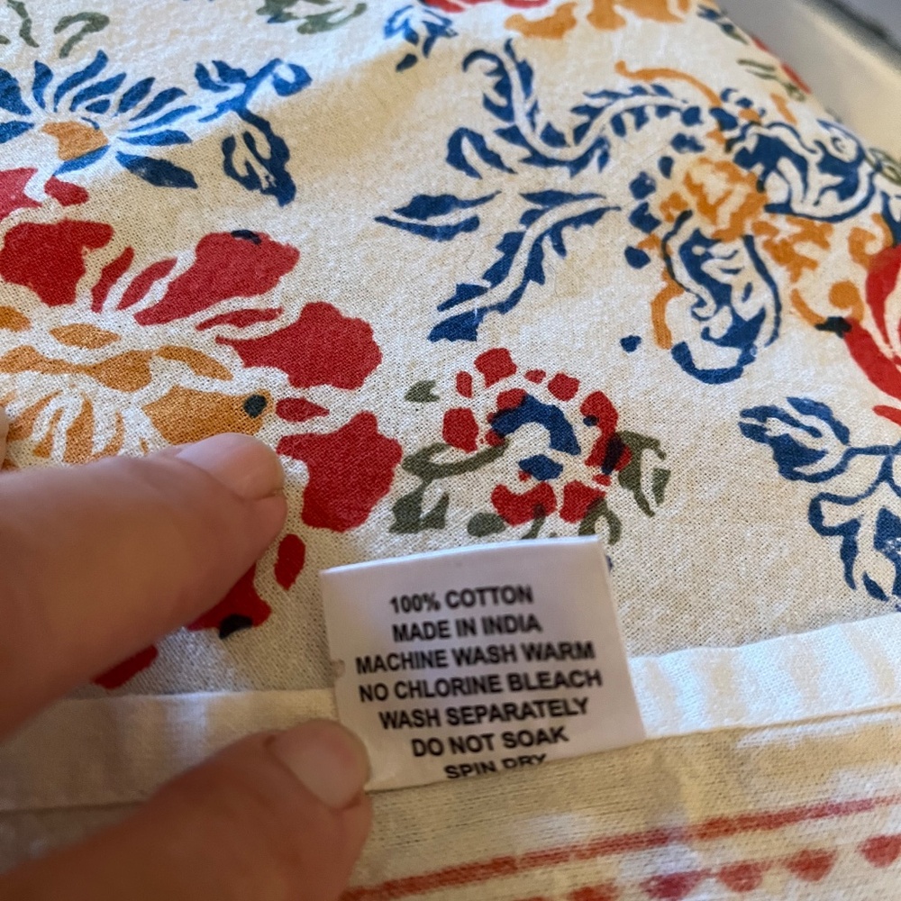 Natural Habitat tablecloth. - Picture 5 of 6
